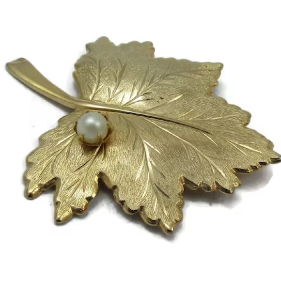 Signed Sarah Coventry “Whispering Leaf “ Pin Brooch - Picture 9 of 10